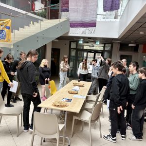 Jūrmalas jaunieši, kopīgi gatavojot, iepazīst citas valstis